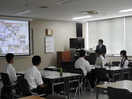 高校生会社説明会.jpg