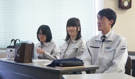 新入社員歓迎会2016.jpg